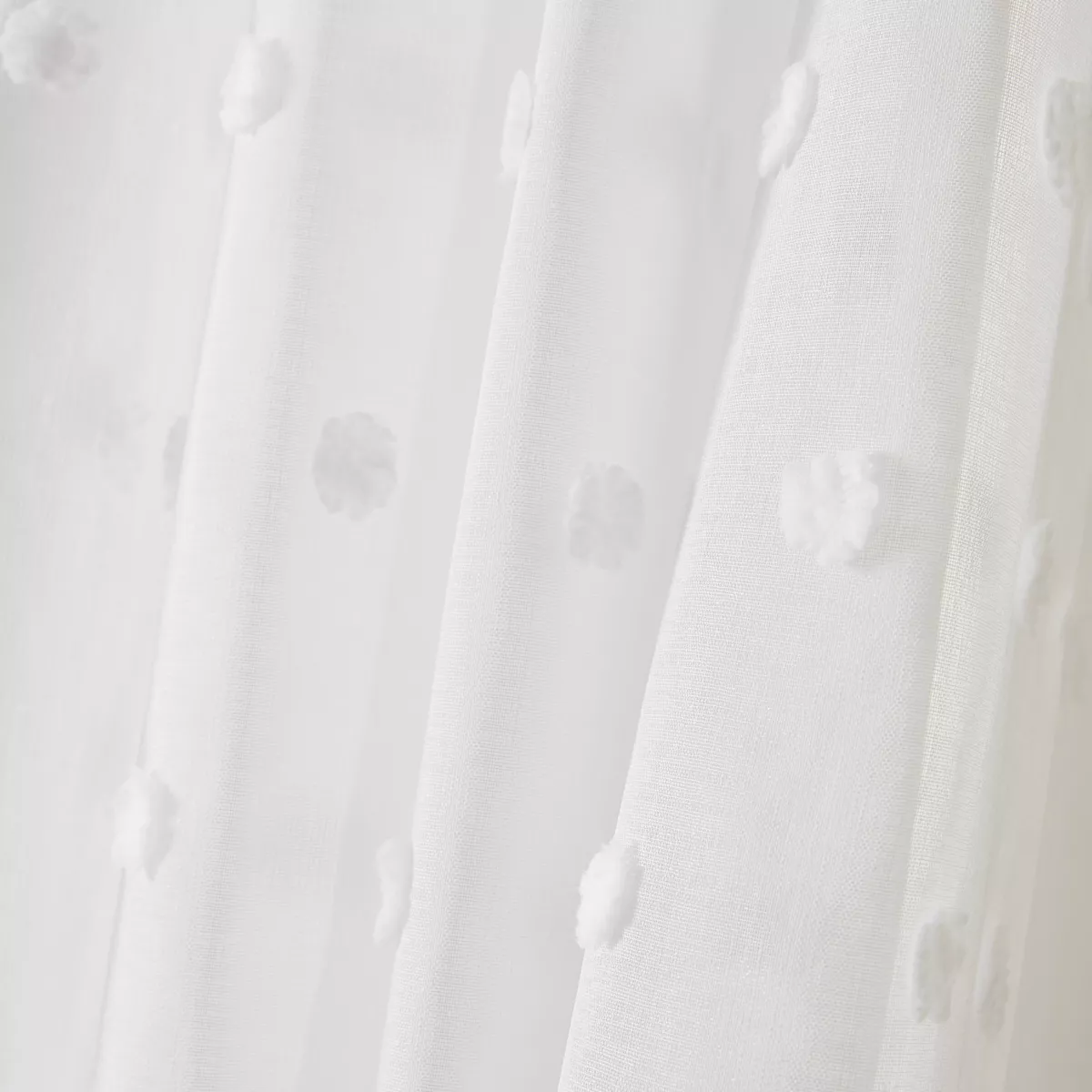 Cortina con ojales y pompones (280 x 240 cm) Emie Blanco