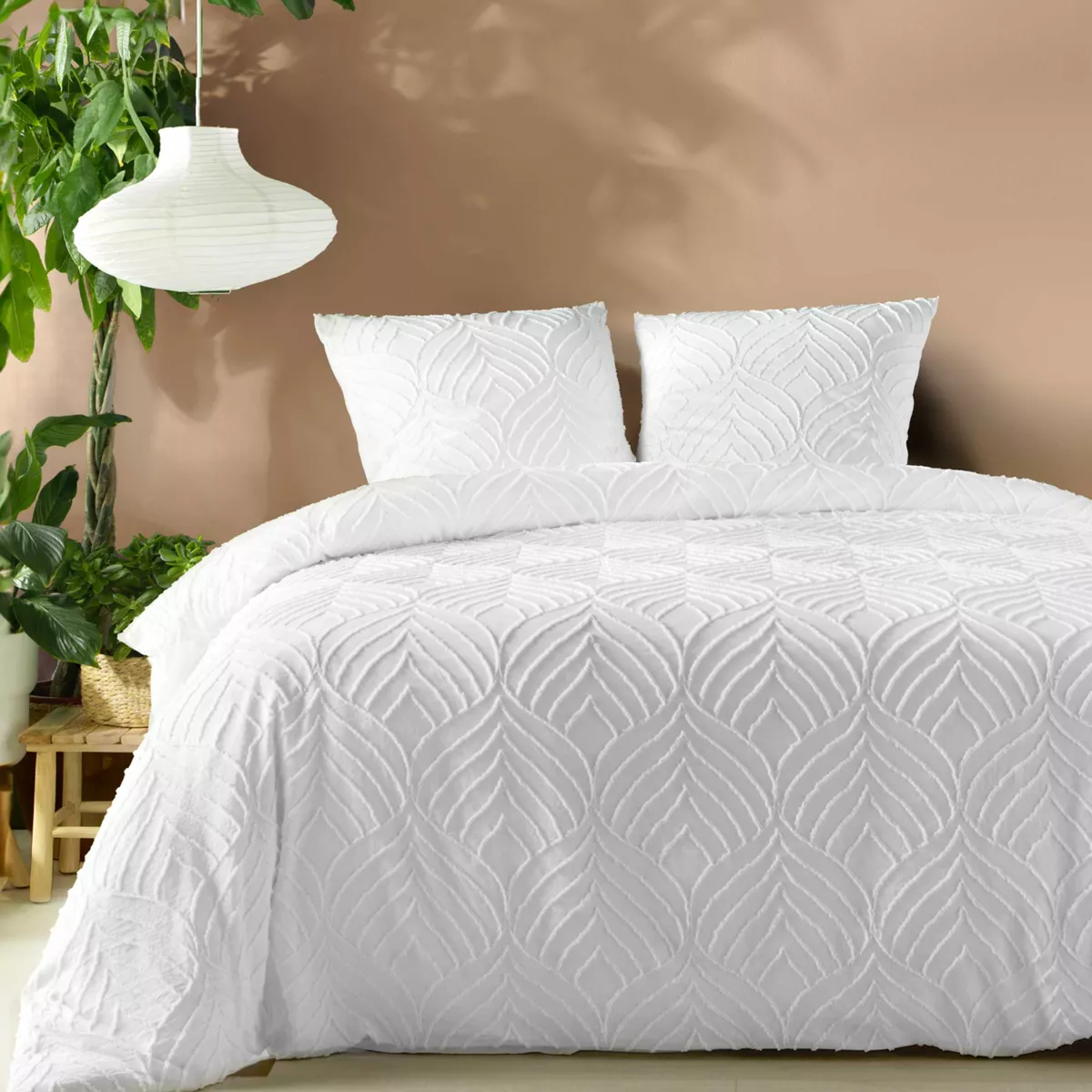 Housse de couette et deux taies microfibre tuftée (240 x 220 cm) Heltie Blanche