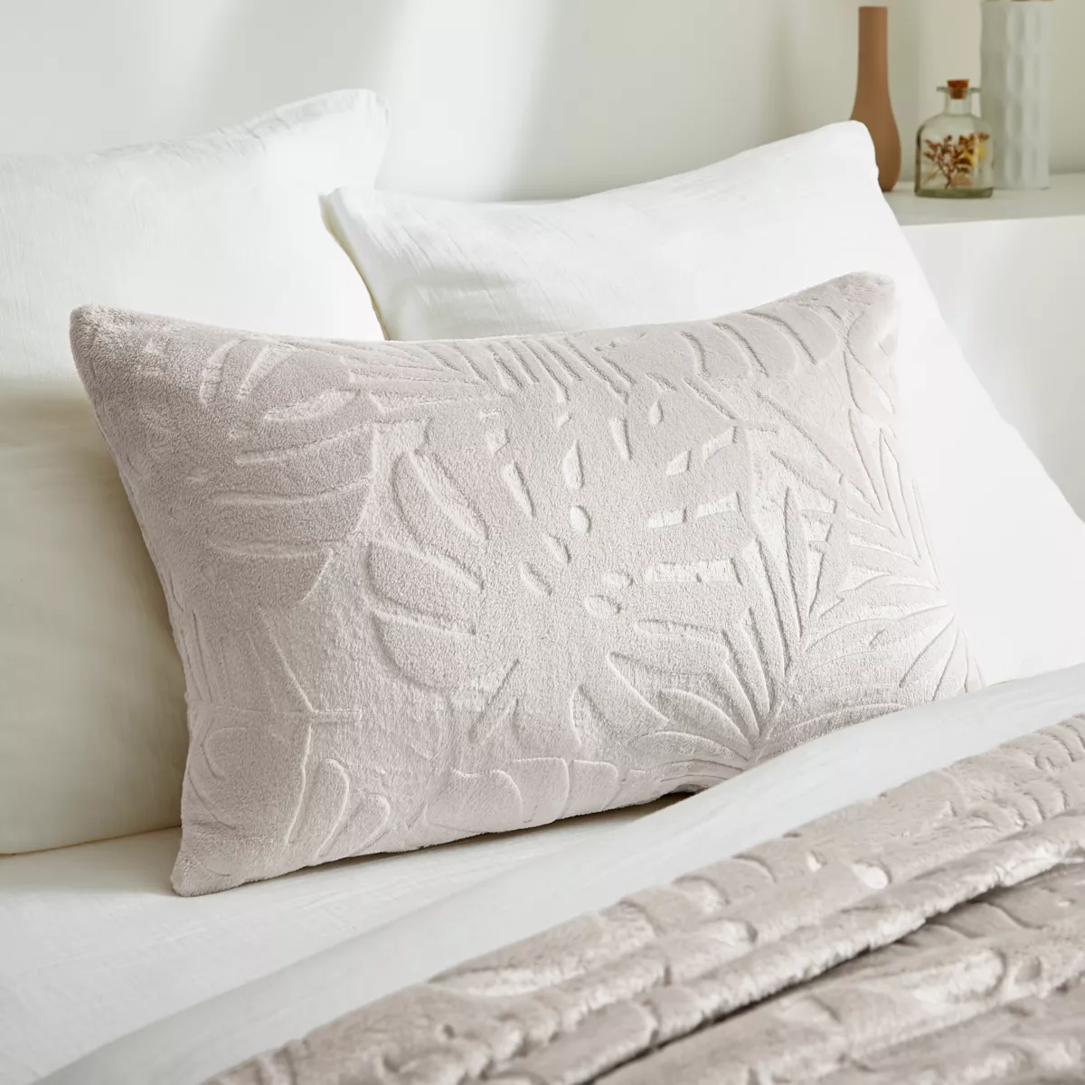 Cojín rectangular en franela (40 x 60 cm) Flora Crudo