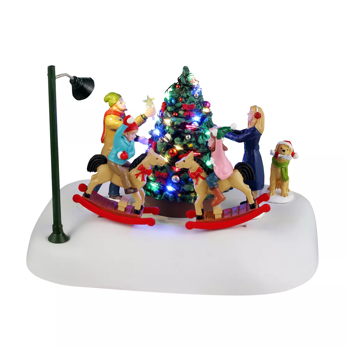 Personaggi Lemax a pile Ballano intorno all'albero di Natale