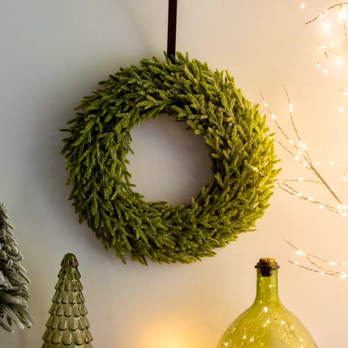 Weihnachtskranz mit Raureif-Optik D42 cm 1