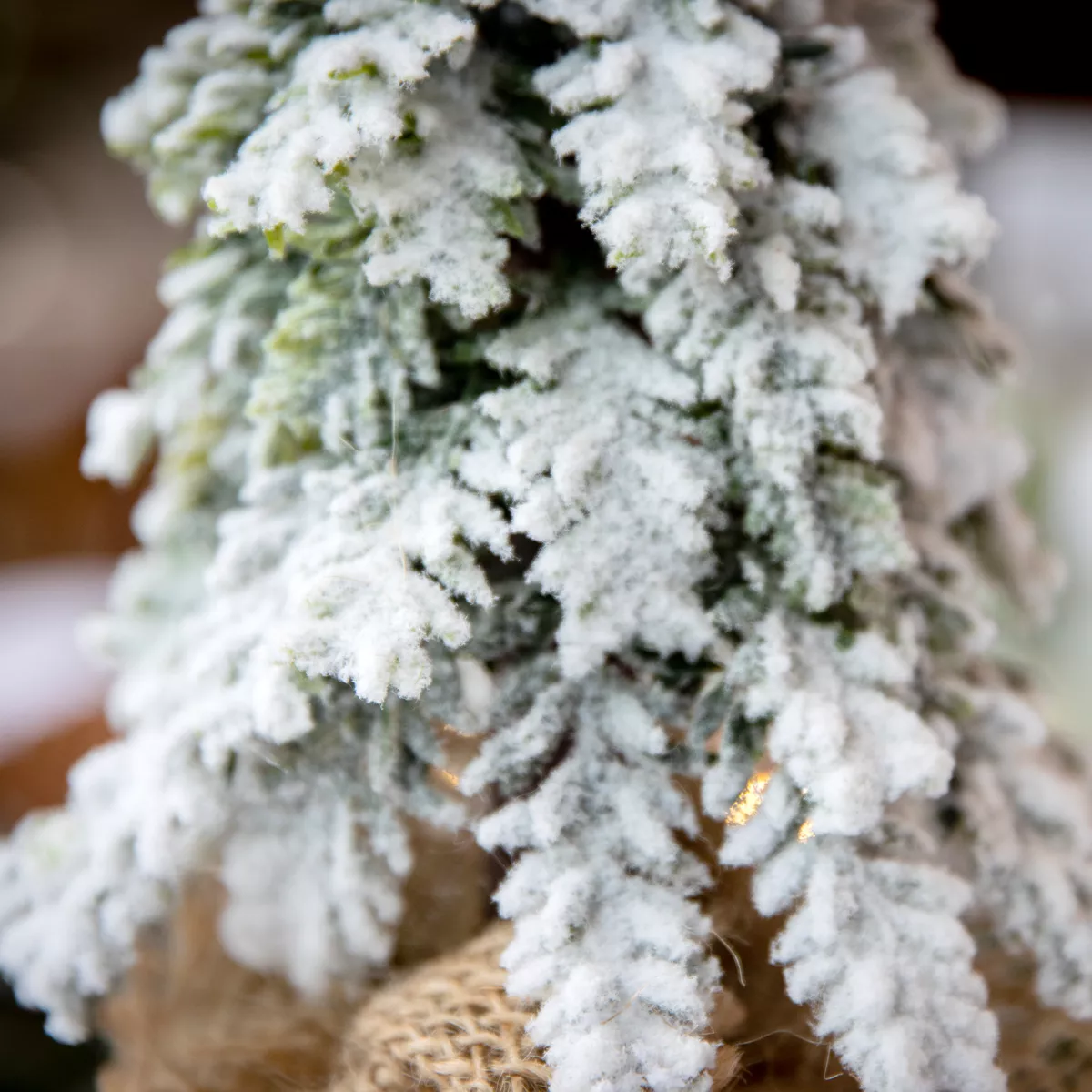 Kunsttanne Félicia H27 cm Grün verschneit