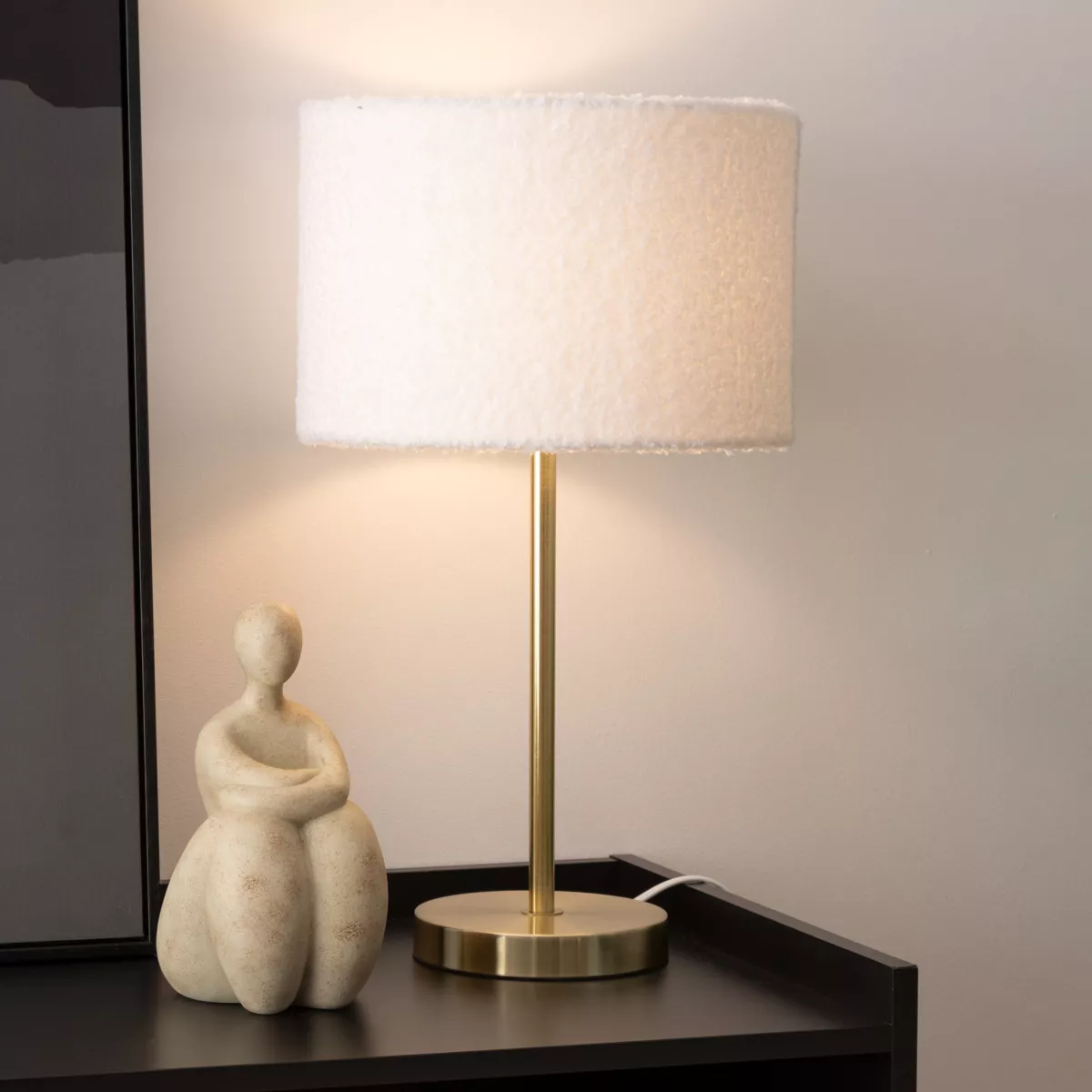 Tischlampe Schaffelloptik und Metall (H49 cm) Tina Weiß und Gold