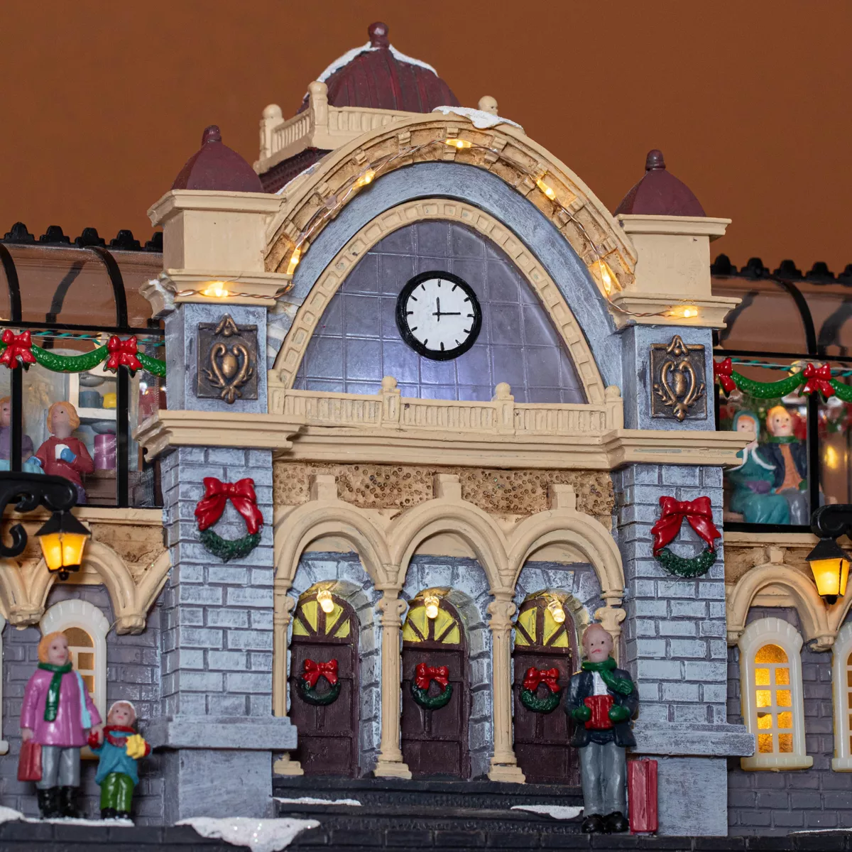 Villaggio di Natale luminoso e musicale Stazione ferroviaria