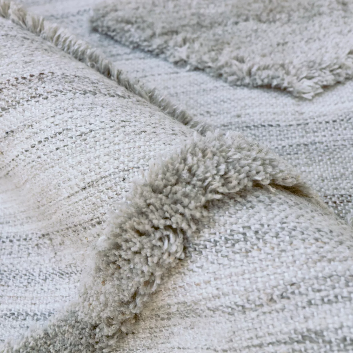 Tappeto da soggiorno rettangolare in materiale riciclato tufted (140 x 200 cm) Kaito Avorio