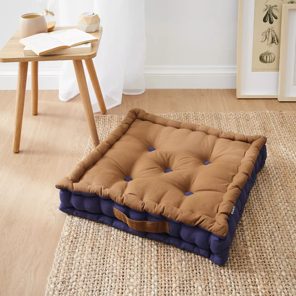 Quadratisches Bodenkissen aus Baumwolle (50 x 50 cm) Pixel zweifarbig Camel / Nachtblau