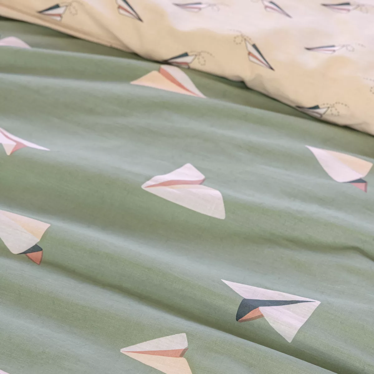 Dekbedovertrek en twee kinderkatoenen kussenslopen (200 x 200 cm) Kleine blauwe papieren