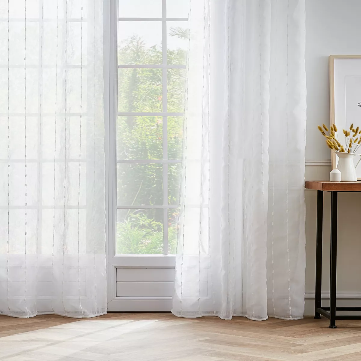 Visillo con ojales y pompones (140 x 240 cm) Axel Blanco