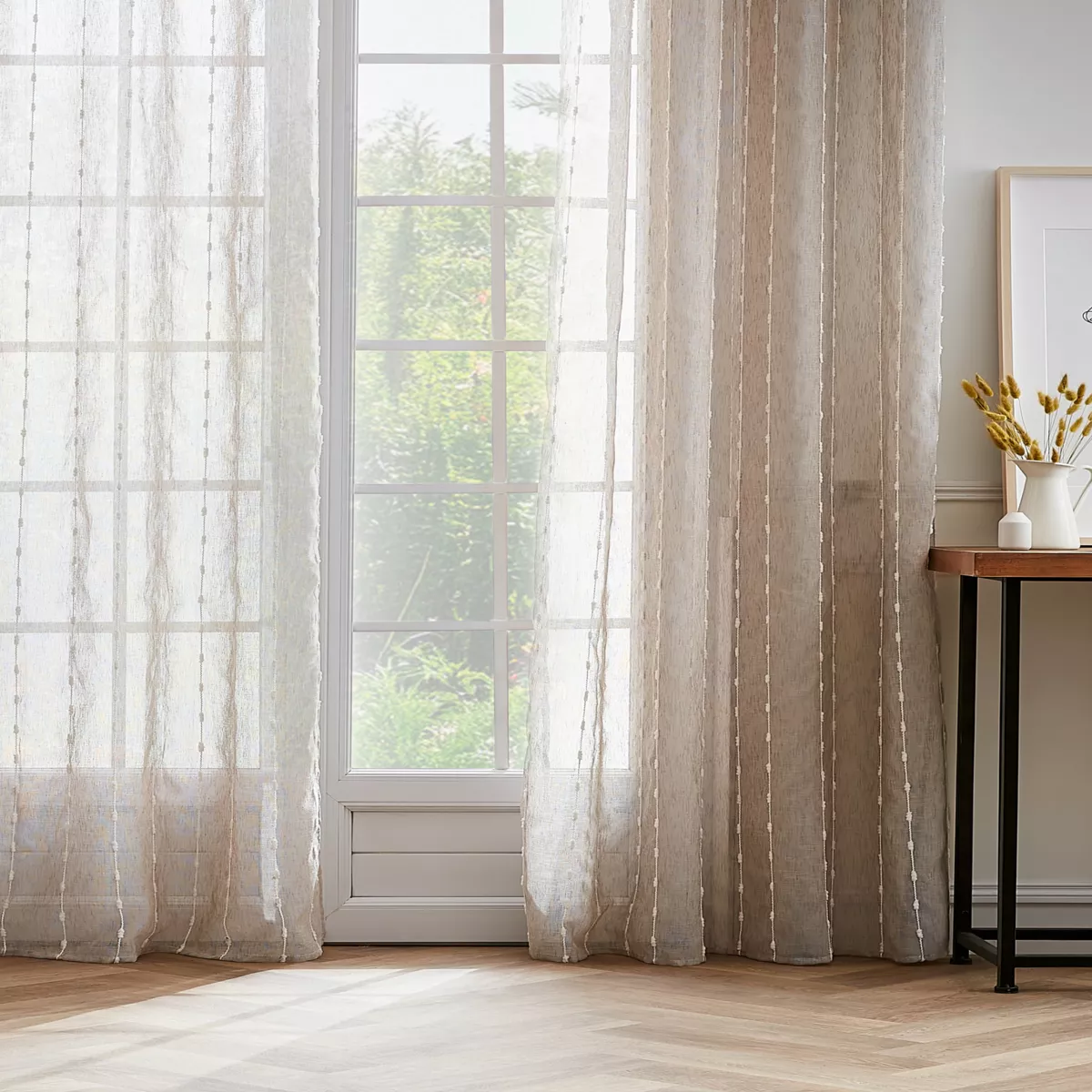 Tenda trasparente con passanti nascosti e pon pon (140 x 240 cm) Axel Beige