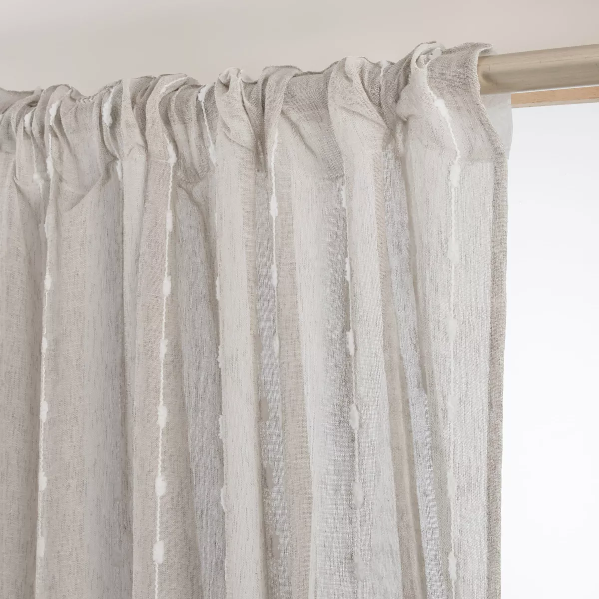 Tenda trasparente con passanti nascosti e pon pon (140 x 240 cm) Axel Beige