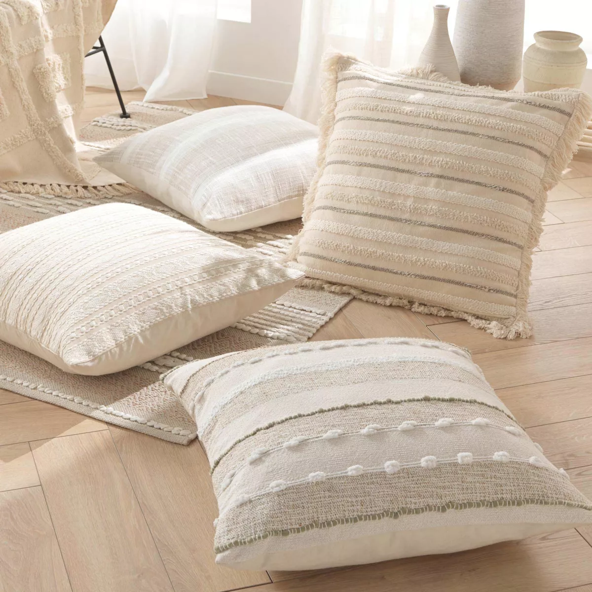 Cojín cuadrado de tela de algodón tejido (60 x 60 cm) Santos Beige