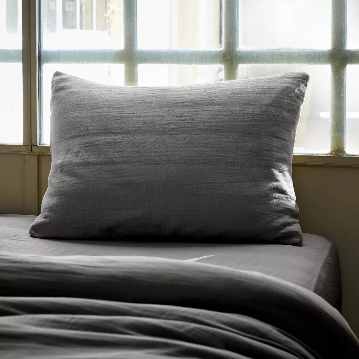 Taie d'oreiller rectangulaire gaze de coton (L80 cm) Gaïa Gris granit 1