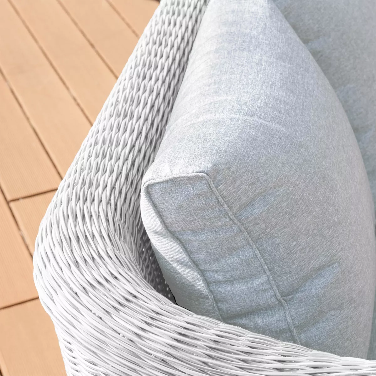 Fauteuil de jardin en résine tressée Calvi Blanc et gris clair