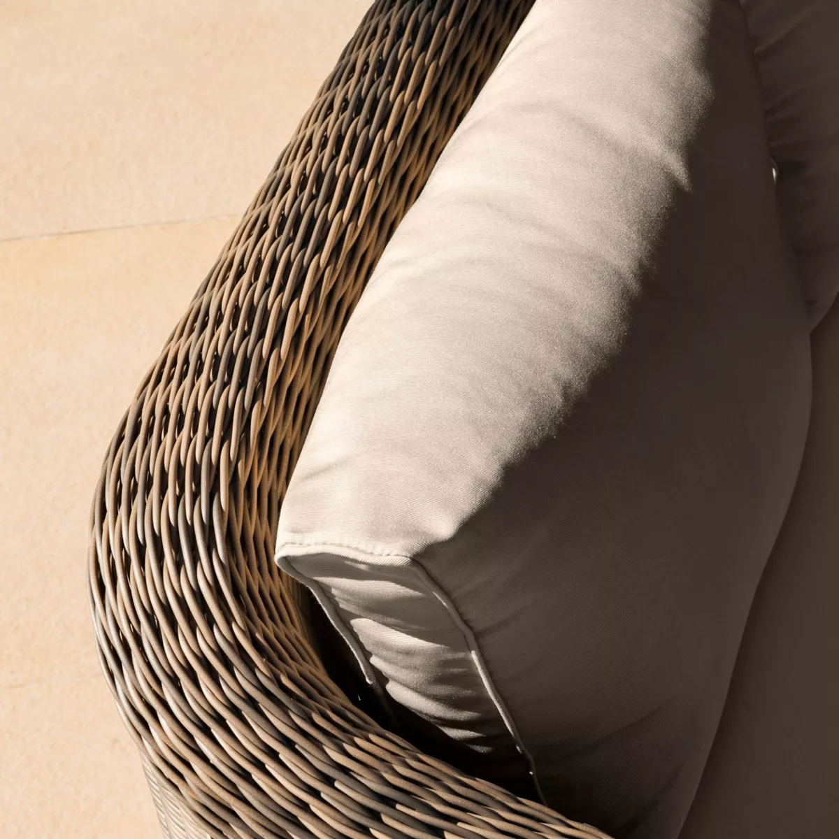 Fauteuil de jardin en résine tressée Calvi Sépia et taupe