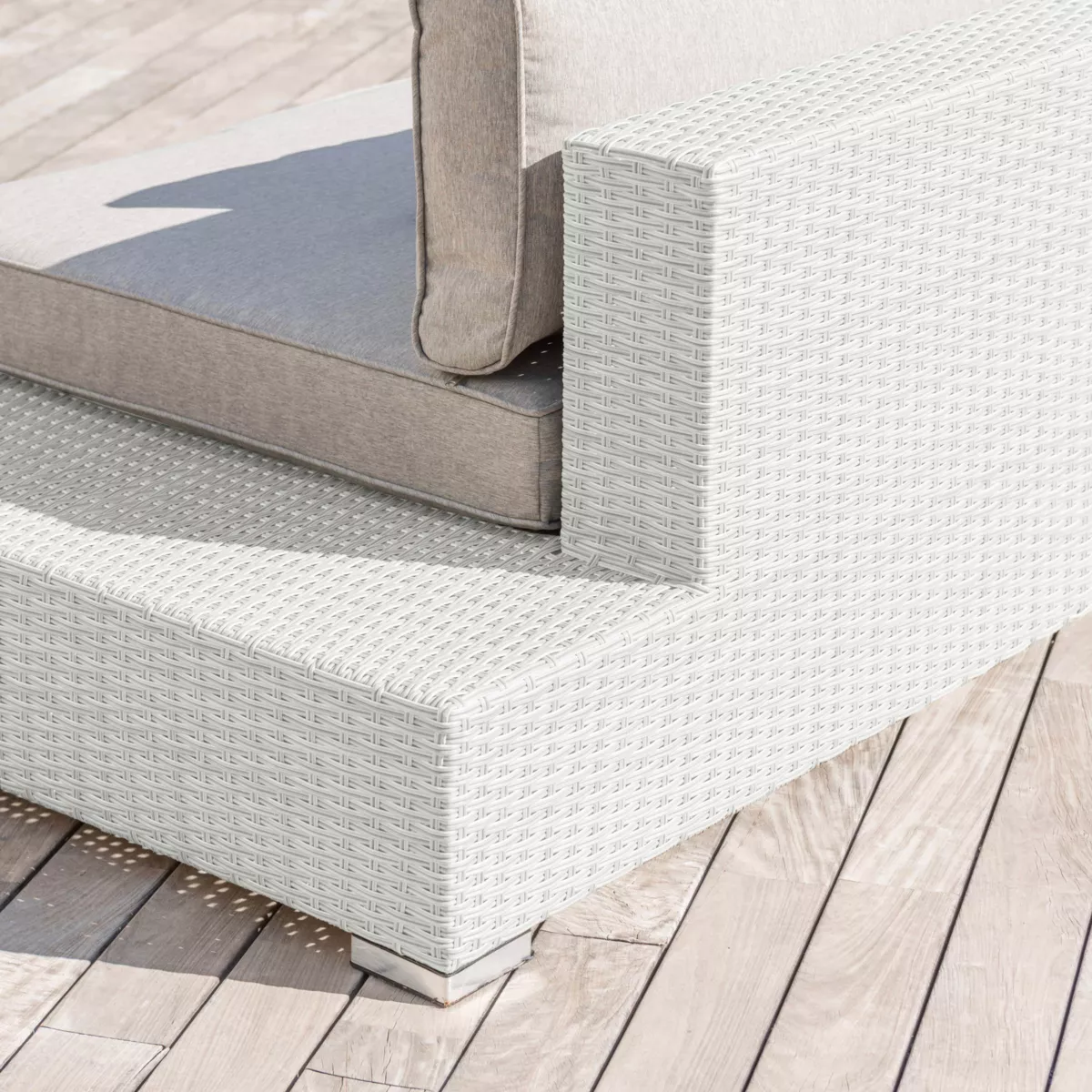 Fauteuil de jardin en résine tressée Palma Blanc et taupe