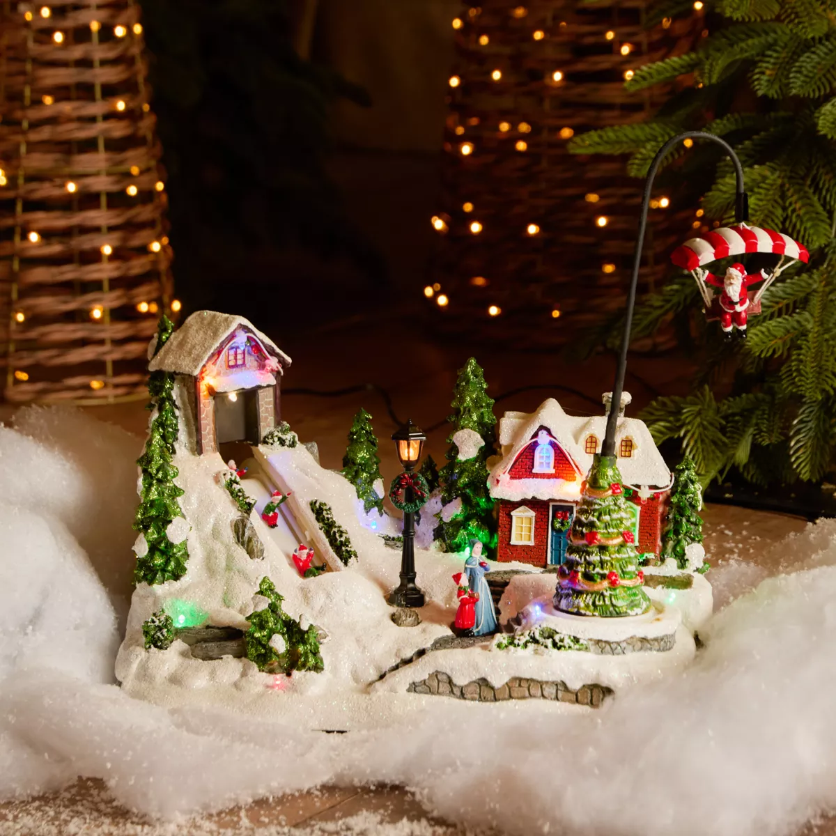 Pueblo de Navidad luminoso y animado (H31 cm) Aventuras de invierno