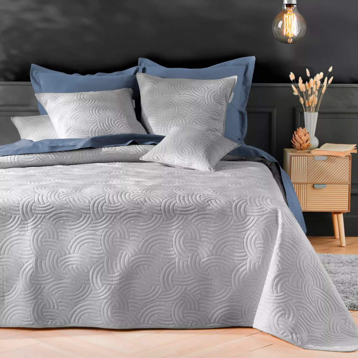 Colcha acolchada y dos fundas de almohada (240 x 260 cm) Solange Gris