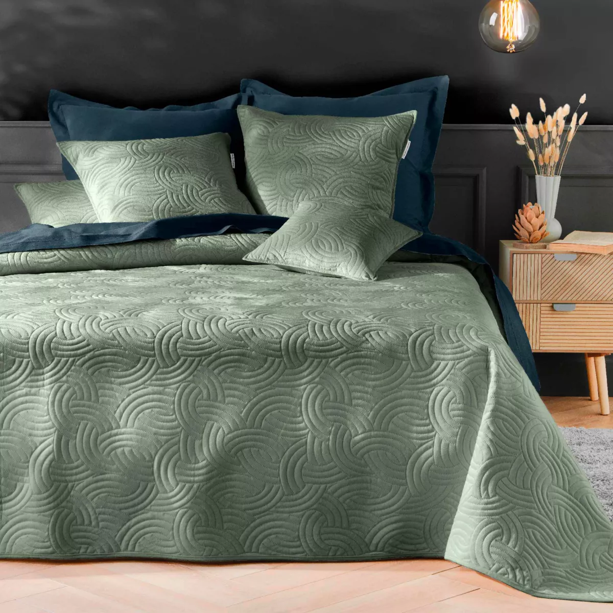 Colcha acolchada y dos fundas de almohada (240 x 260 cm) Solange Verde Pino