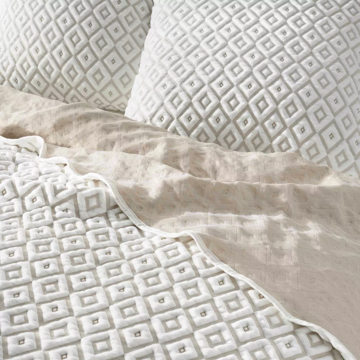 Colcha acolchada y dos fundas de almohada (240 x 260 cm) Joana Blanco