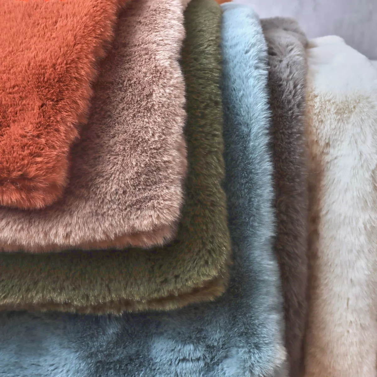 Coussin carré fausse fourrure (45 x 45 cm) Finn Terracotta