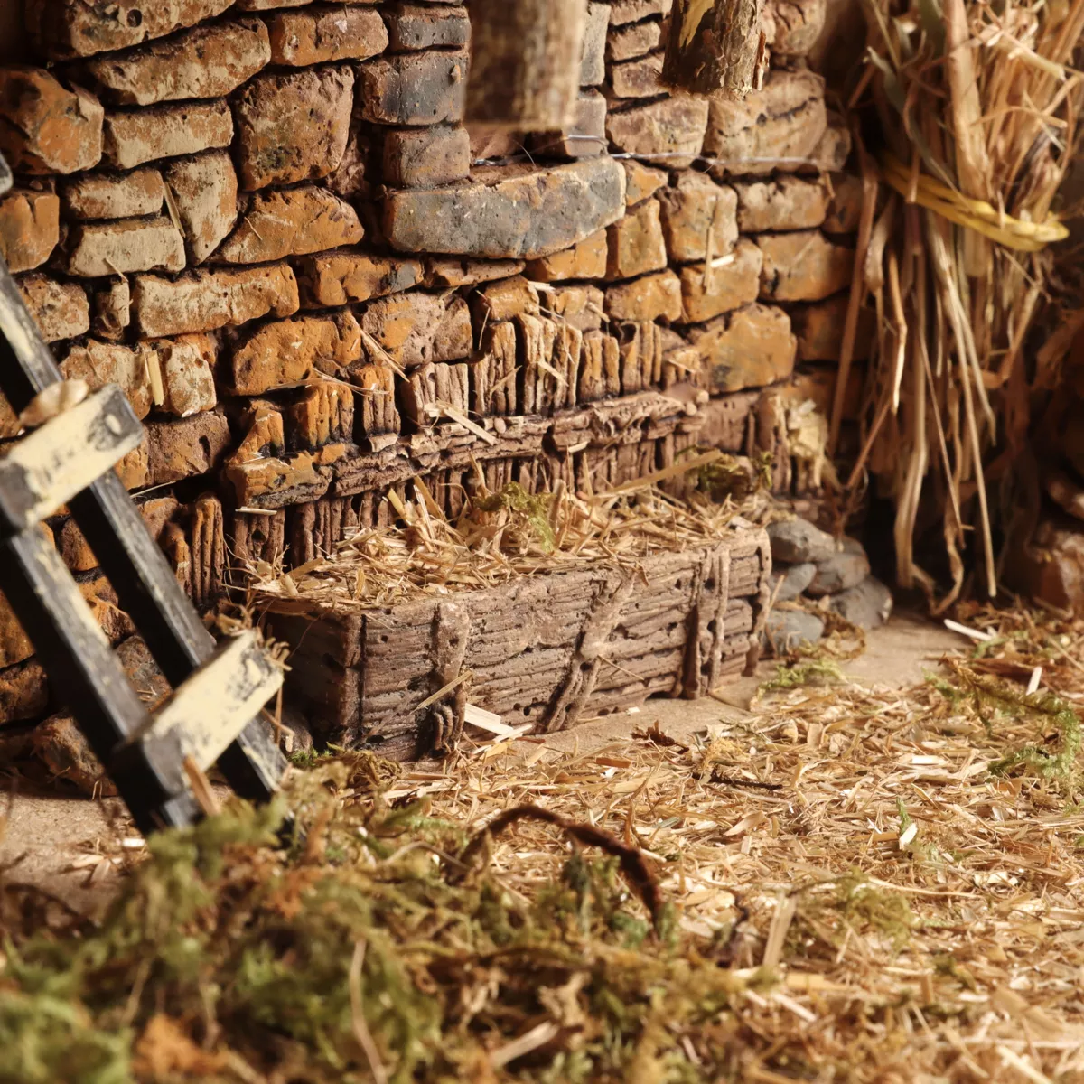 Crèche de Noël vide (Hauteur 25 cm) Saint-Charly