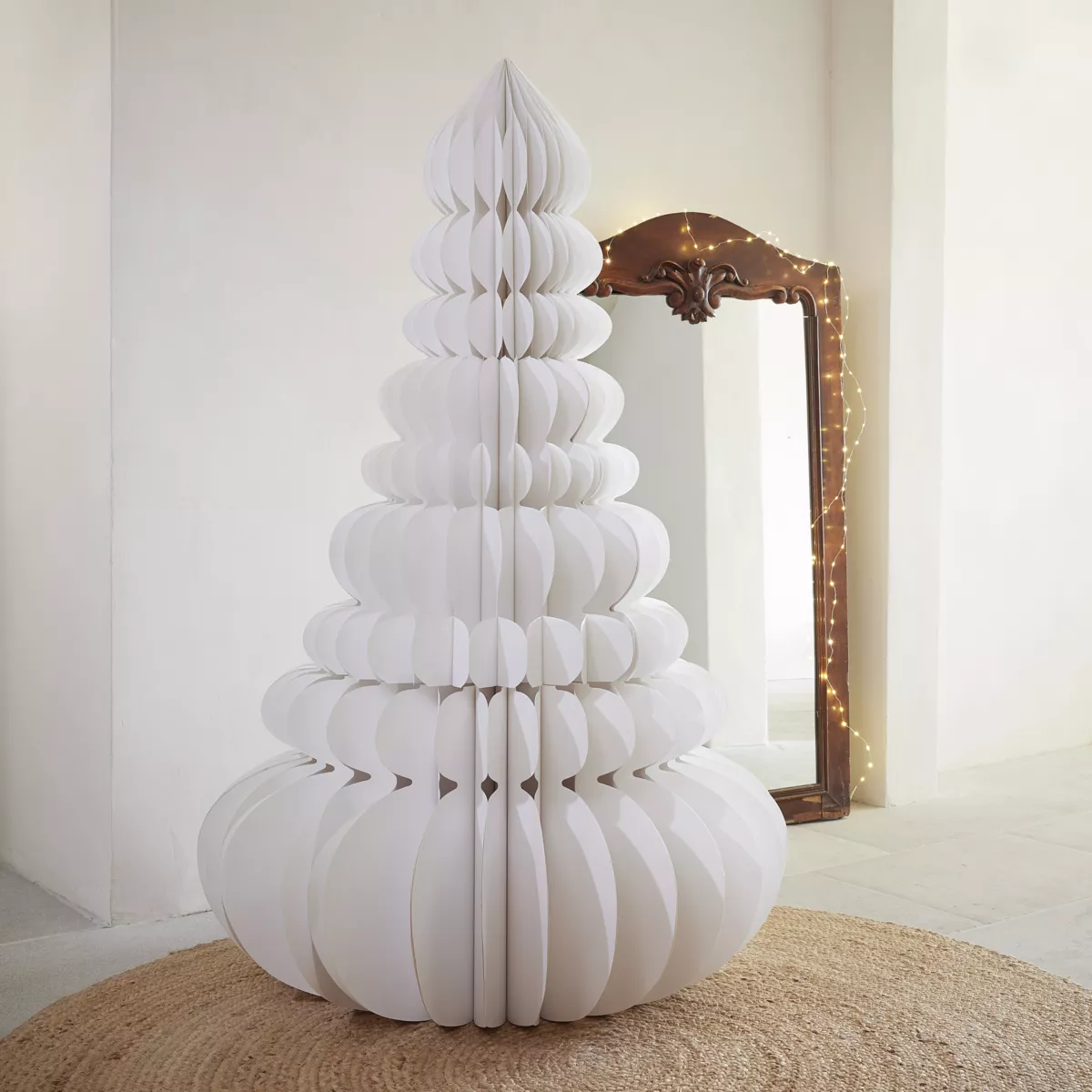 1 Sapin papier dia105-H160cm blanc MAGNETIQUE