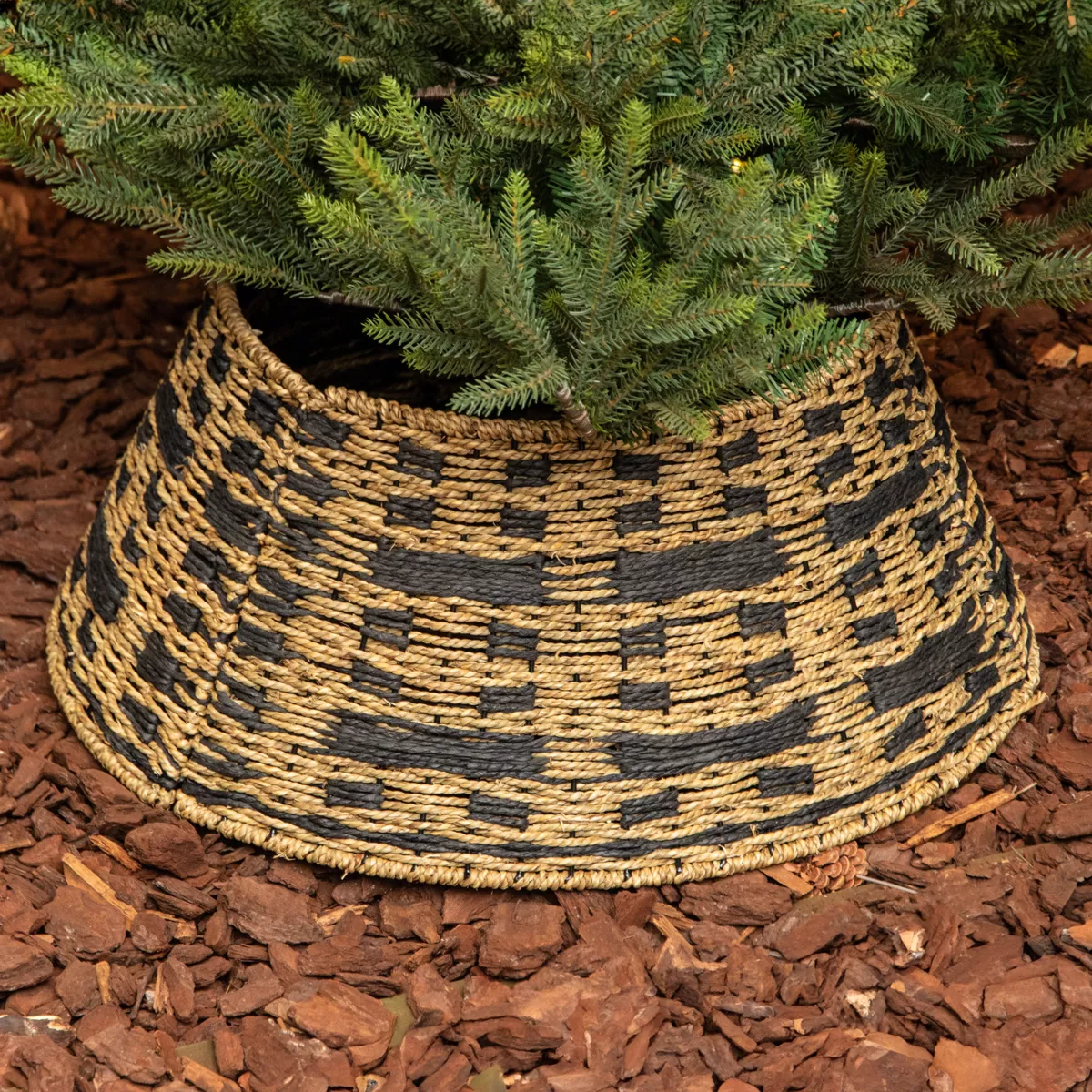 Copripiede per albero di Natale intrecciato (D70 cm) Classic Nero e naturale