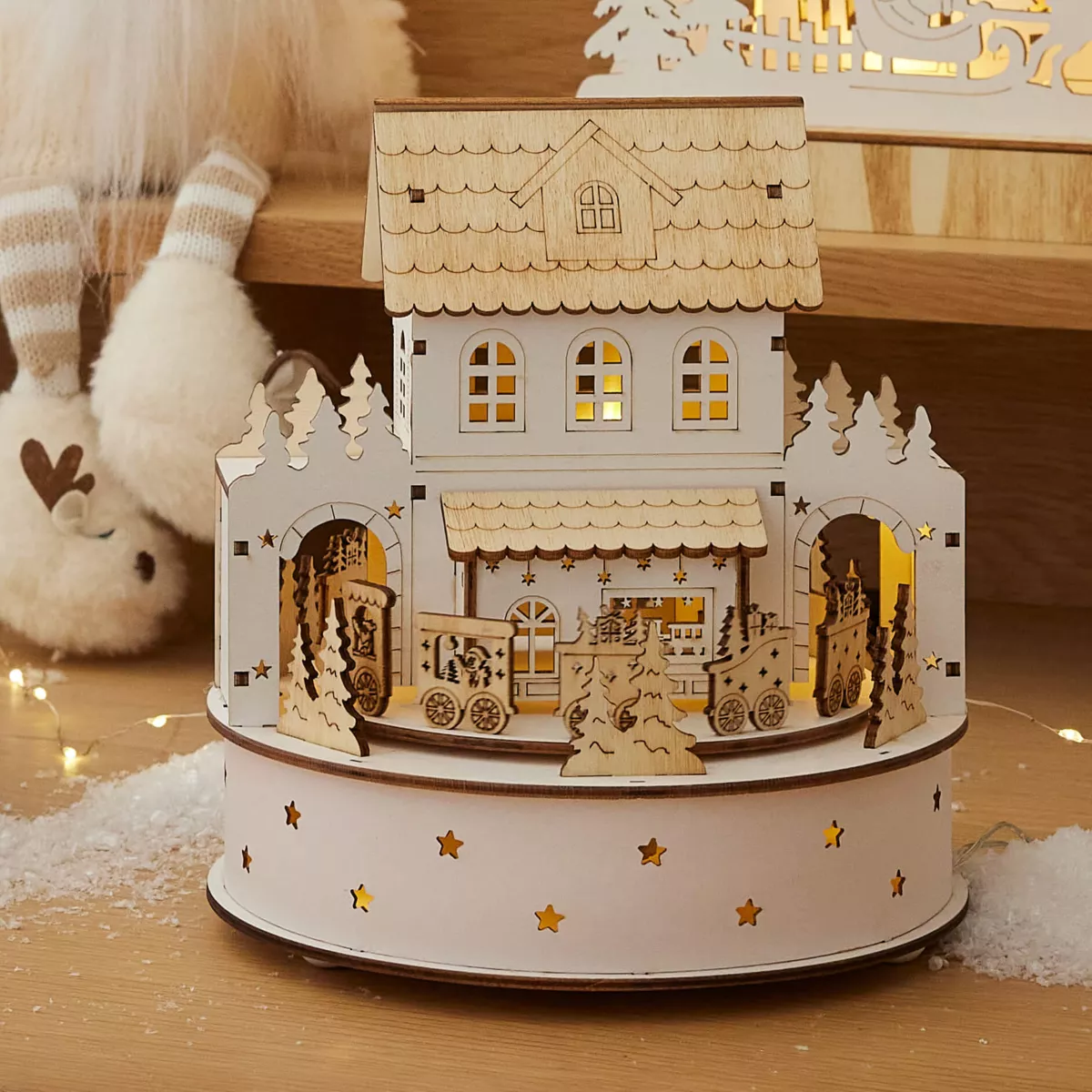 Paese di Natale in legno luminoso e musicale a pile (H19 cm) Casa di famiglia
