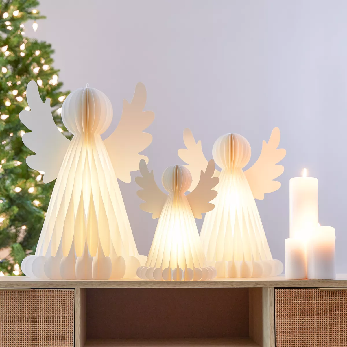 Ange lumineux à piles 6 LED (H50 cm) Papier fermeture magnétique Blanc