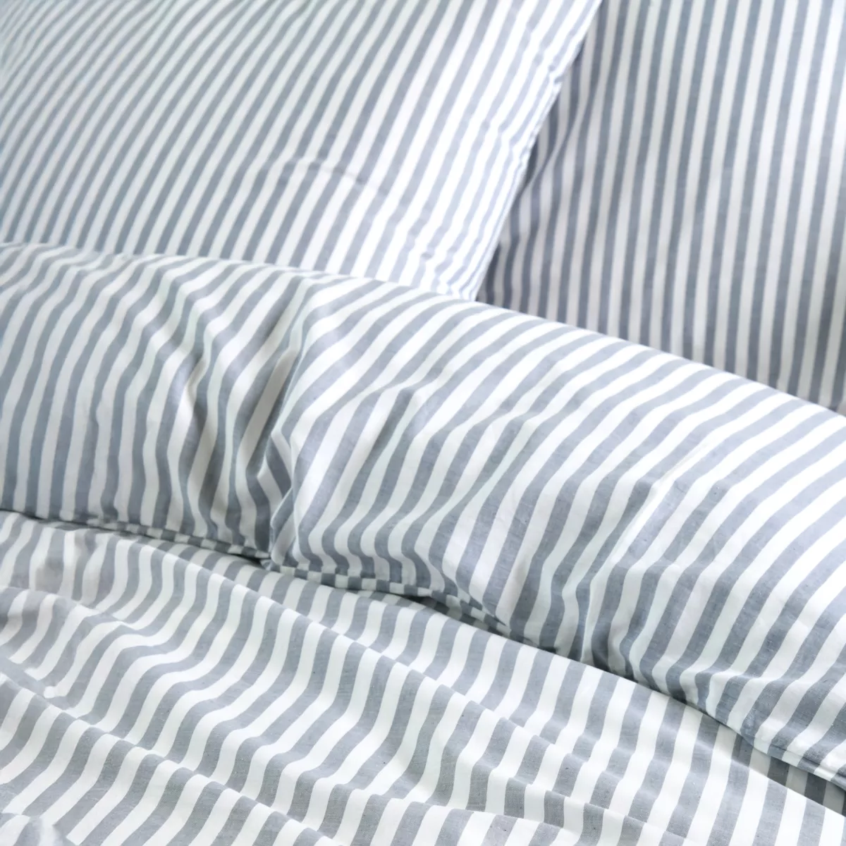 Housse de couette et deux taies d'oreiller coton (260 x 240 cm) Linea Bleu