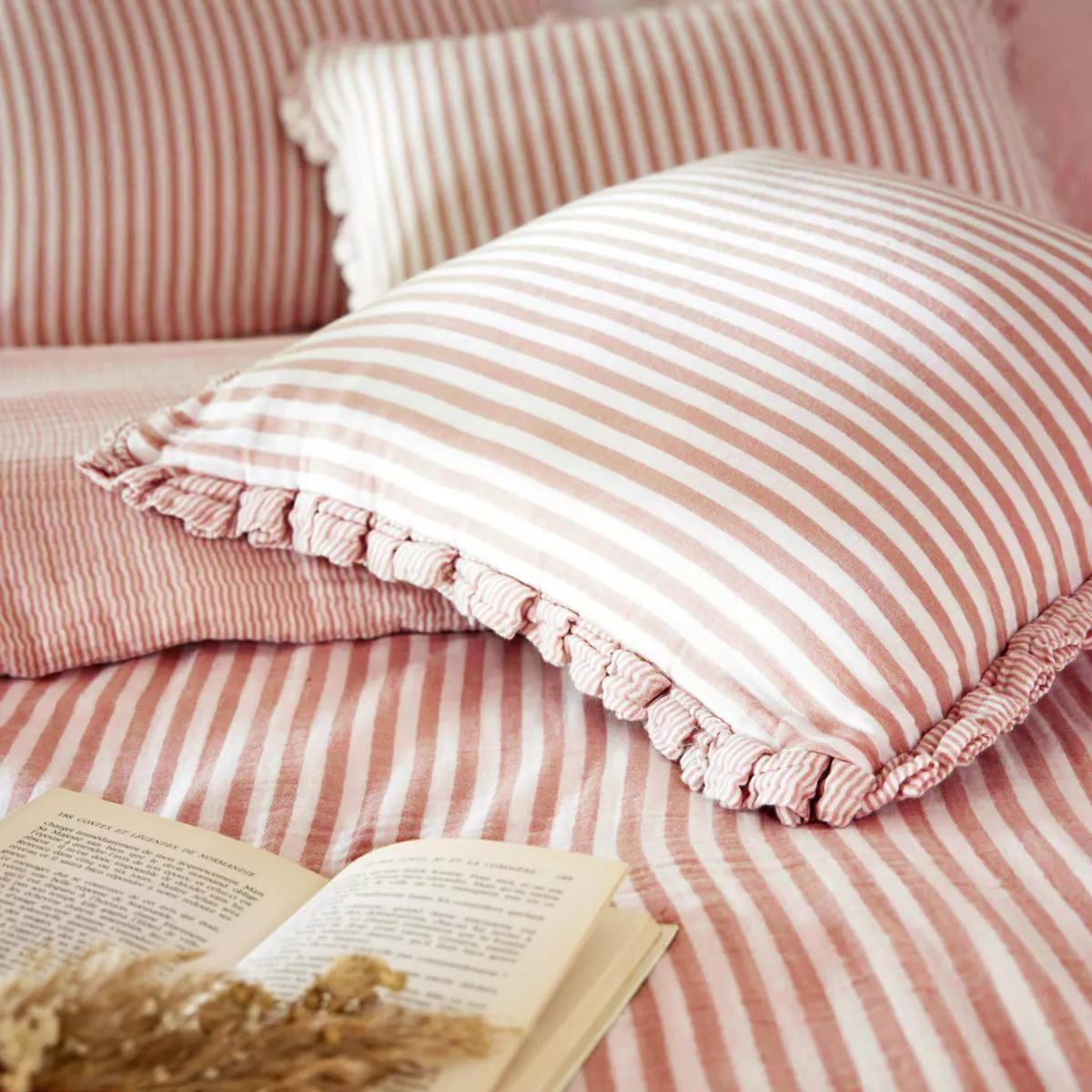 EM - Coussin dŽhoussable avec passepoil 40 x 60 cm Gaze de coton tissŽe teinte GAìA RAYURES Abricot
