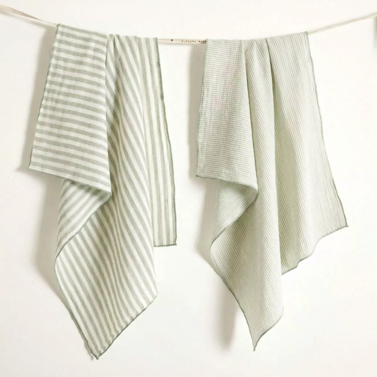 EM - Lot de 2 essuie-mains 50 x 70 cm Gaze de coton tissŽe teinte GAìA RAYURES Eucalyptus