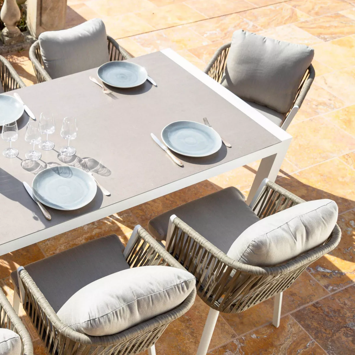 Tavolo da giardino estensibile in alluminio 12 posti (180/240/300 x 96 cm) Amalfi Bianco e tortora