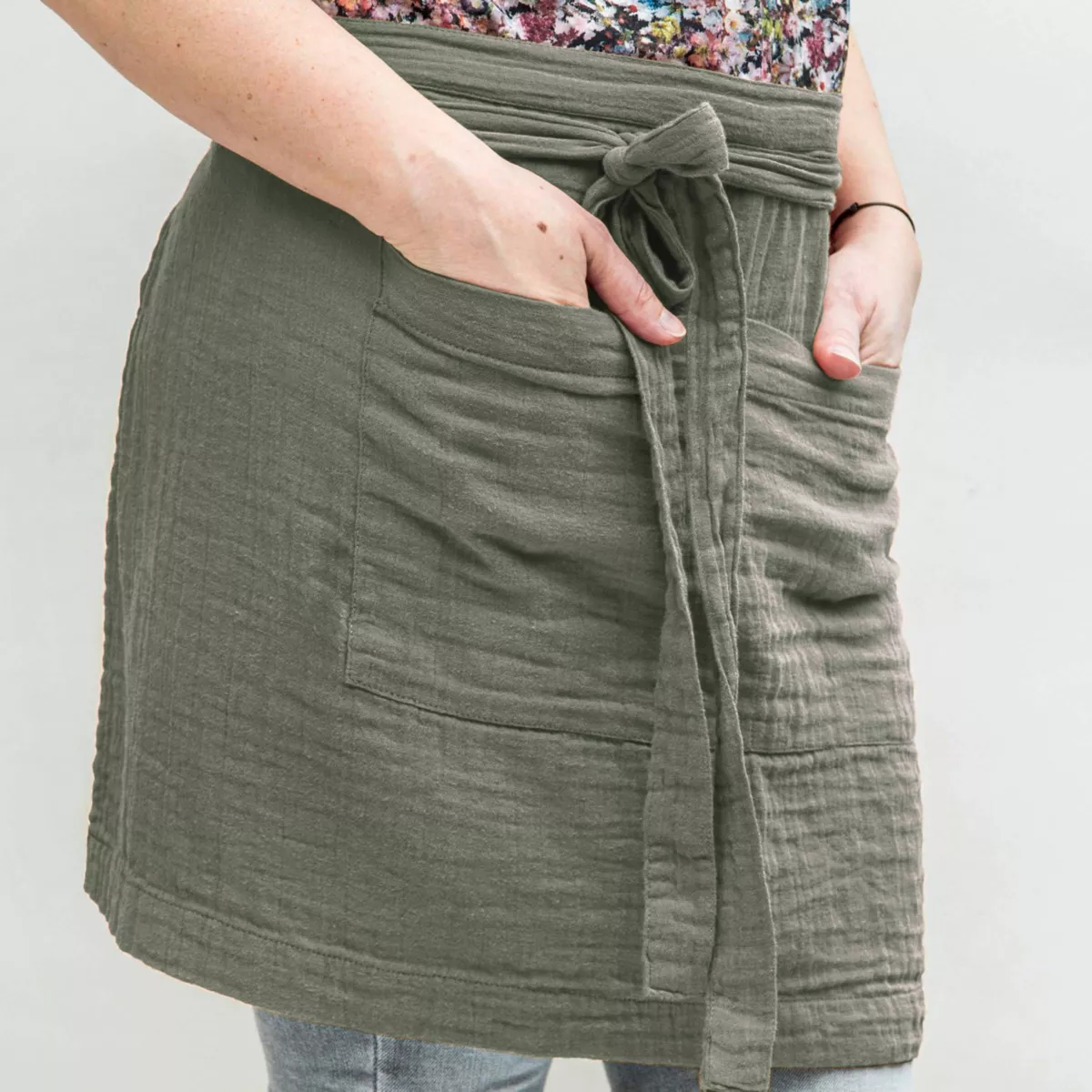 Tablier avec poches gaze de coton Gaïa Vert romarin 1