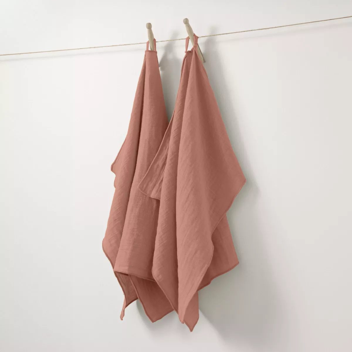 Lot de 2 essuie-mains gaze de coton (70 cm) Gaïa Rose pêche