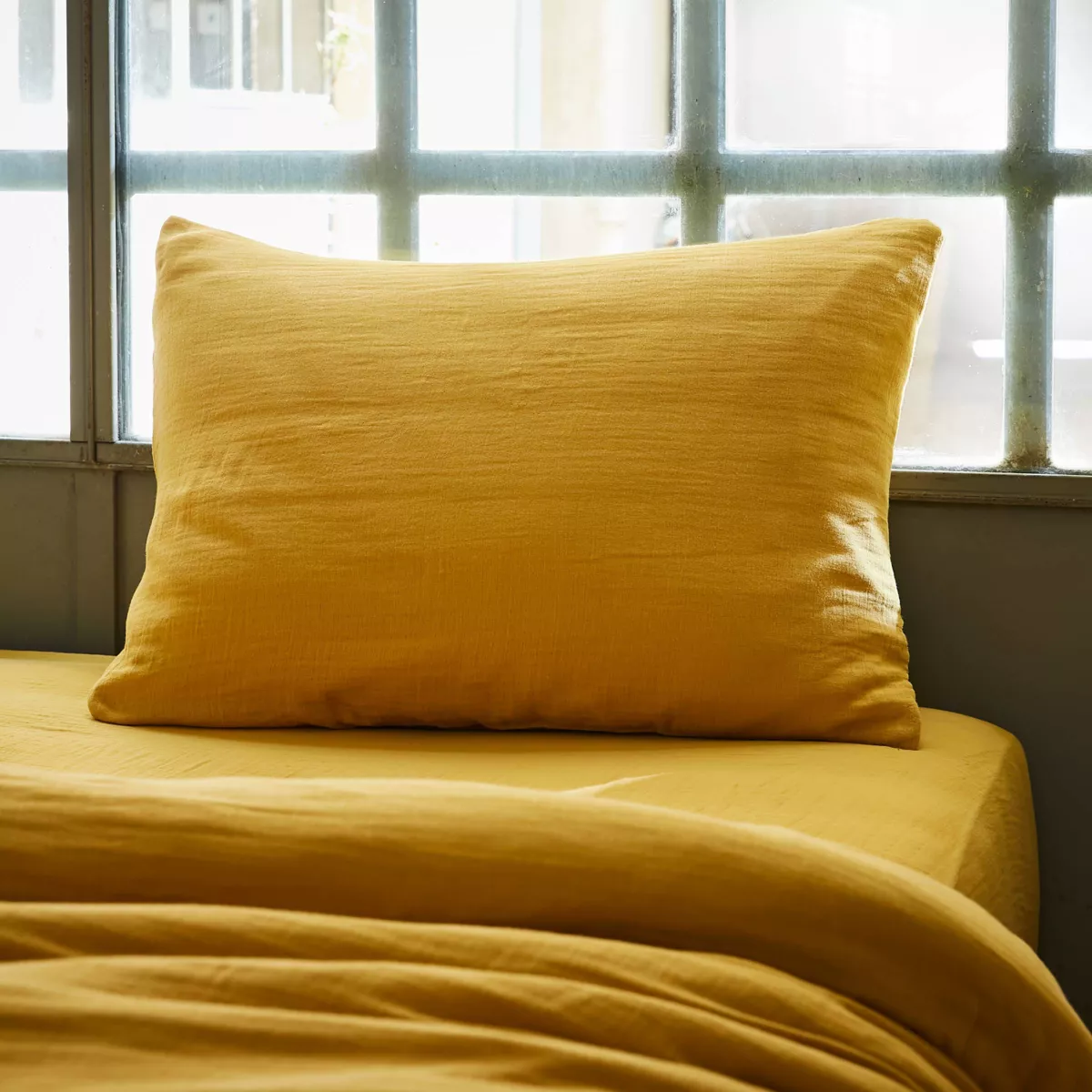 Taie d'oreiller rectangulaire gaze de coton (L70 cm) Gaïa Jaune safran 1