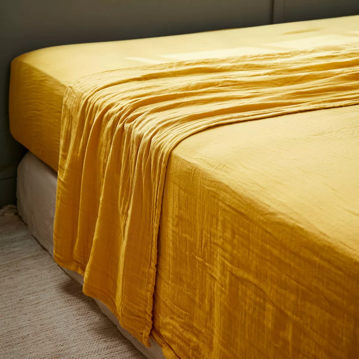 Drap plat gaze de coton (270 cm) Gaïa Jaune safran 1