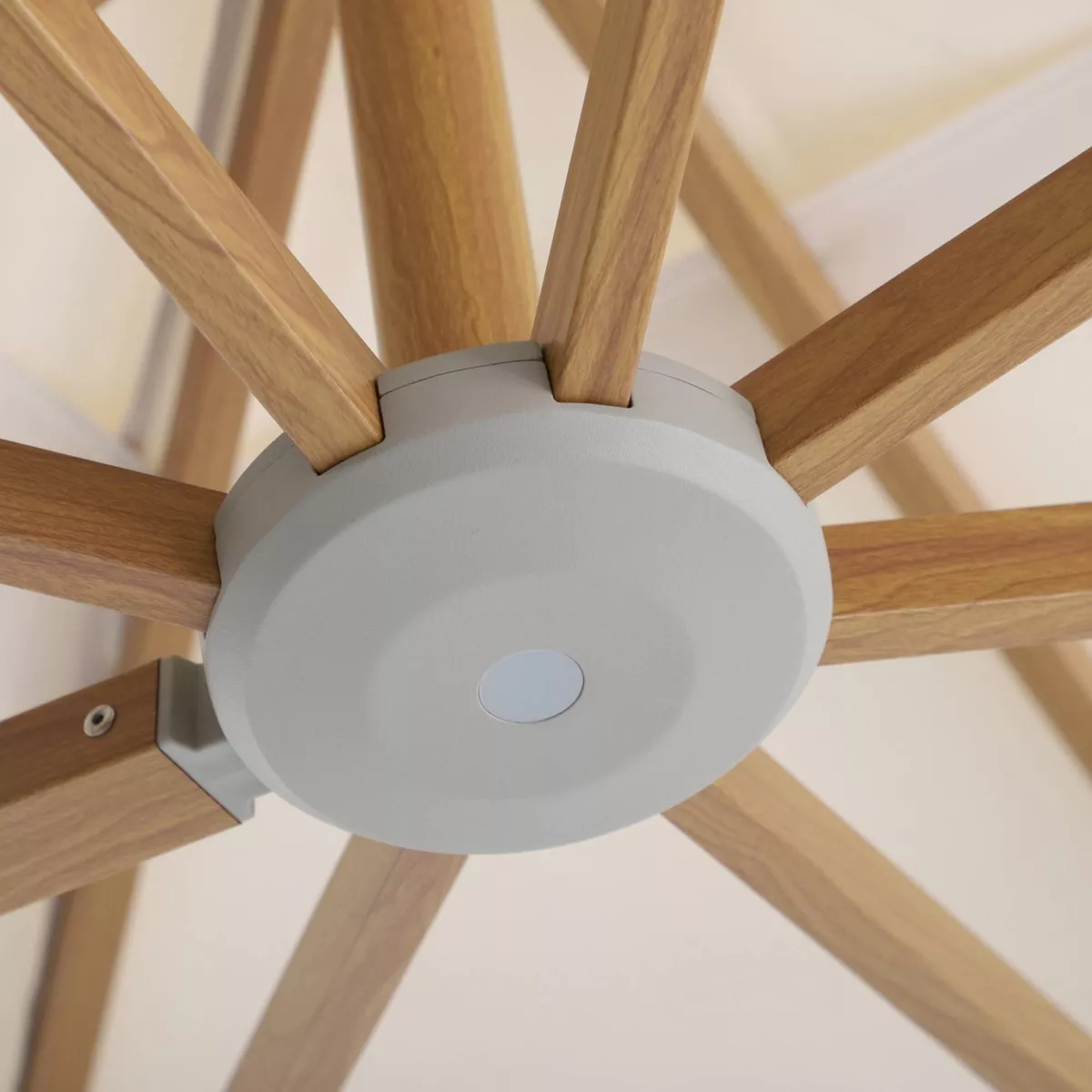 Ombrellone sporgente quadrato in alluminio con base (3 x 3 m) Elyra effetto legno e Bianco