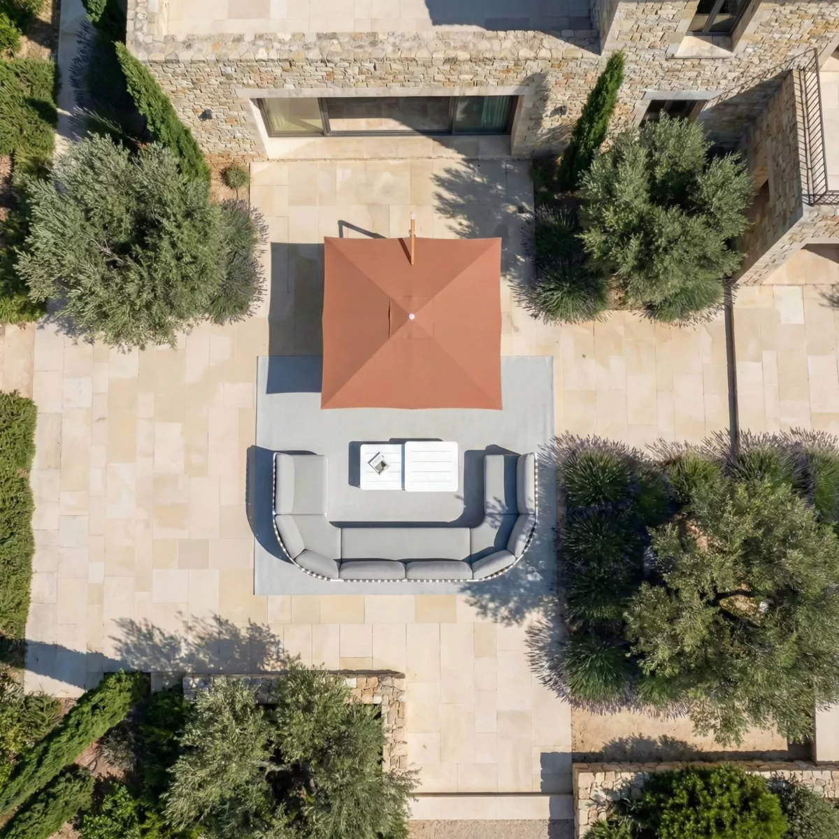 Ombrellone sporgente quadrato in alluminio con base (3 x 3 m) Elyra effetto legno e Terracotta
