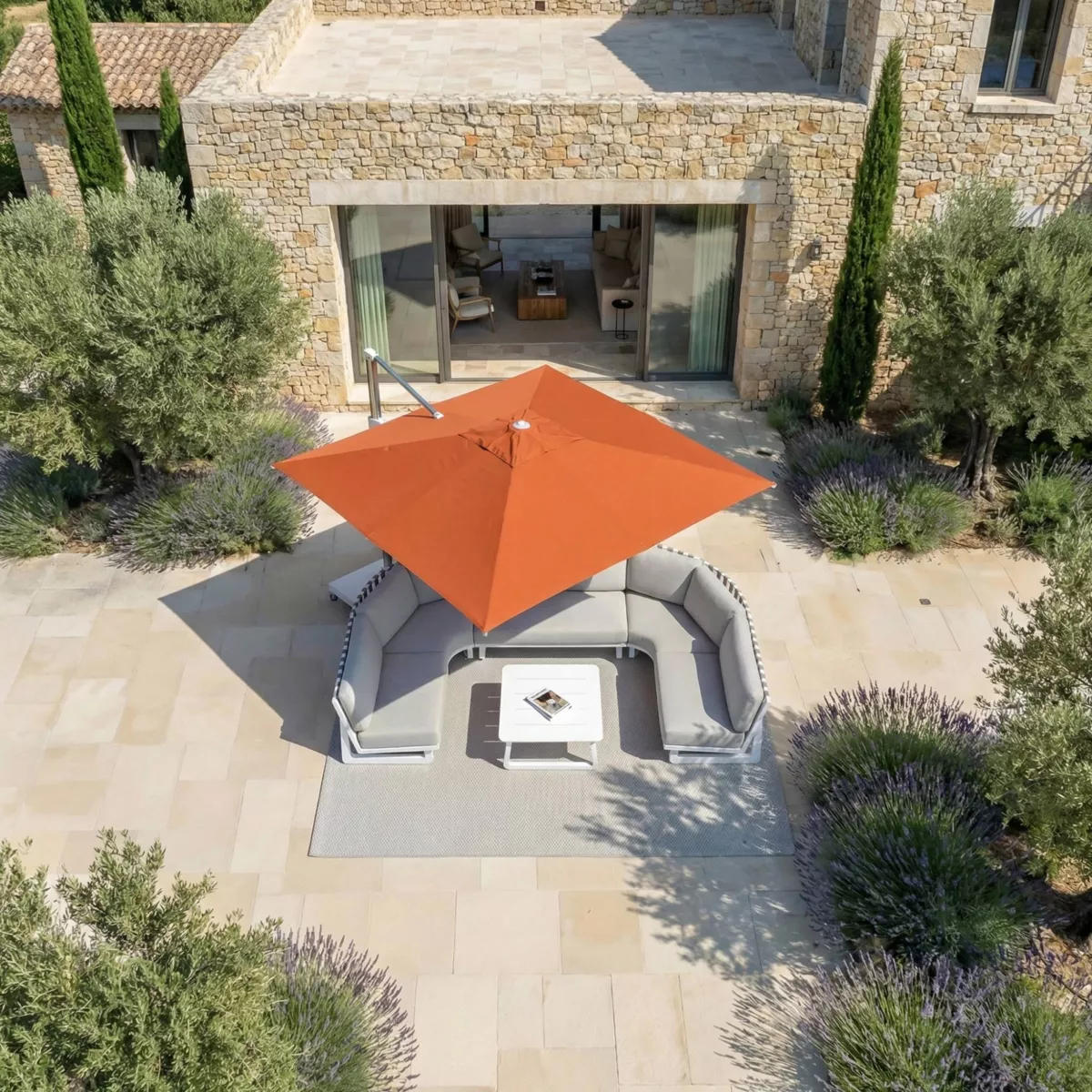 Quadratischer Aluminium-Cantilever-Sonnenschirm mit Ständer (3 x 3 m) Elyra in Glänzendem Metall und Terrakotta