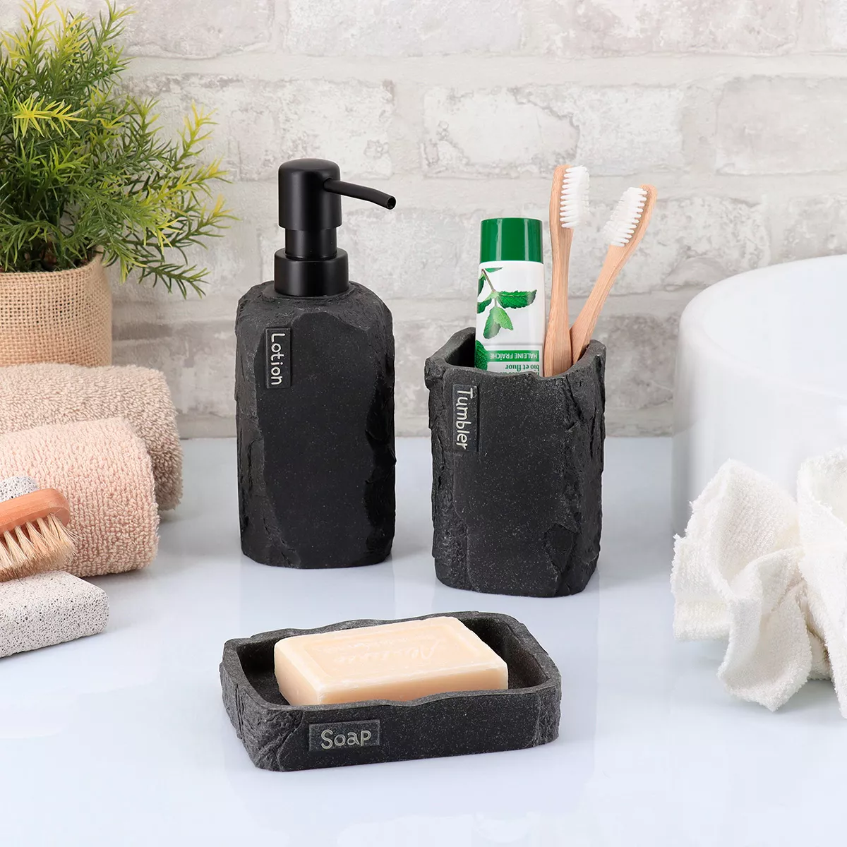 SET GOBELET DISTRIBUTEUR A SAVON ET PORTE SAVON POLYRESINE CARRE EFFET PIERRE - NOIR