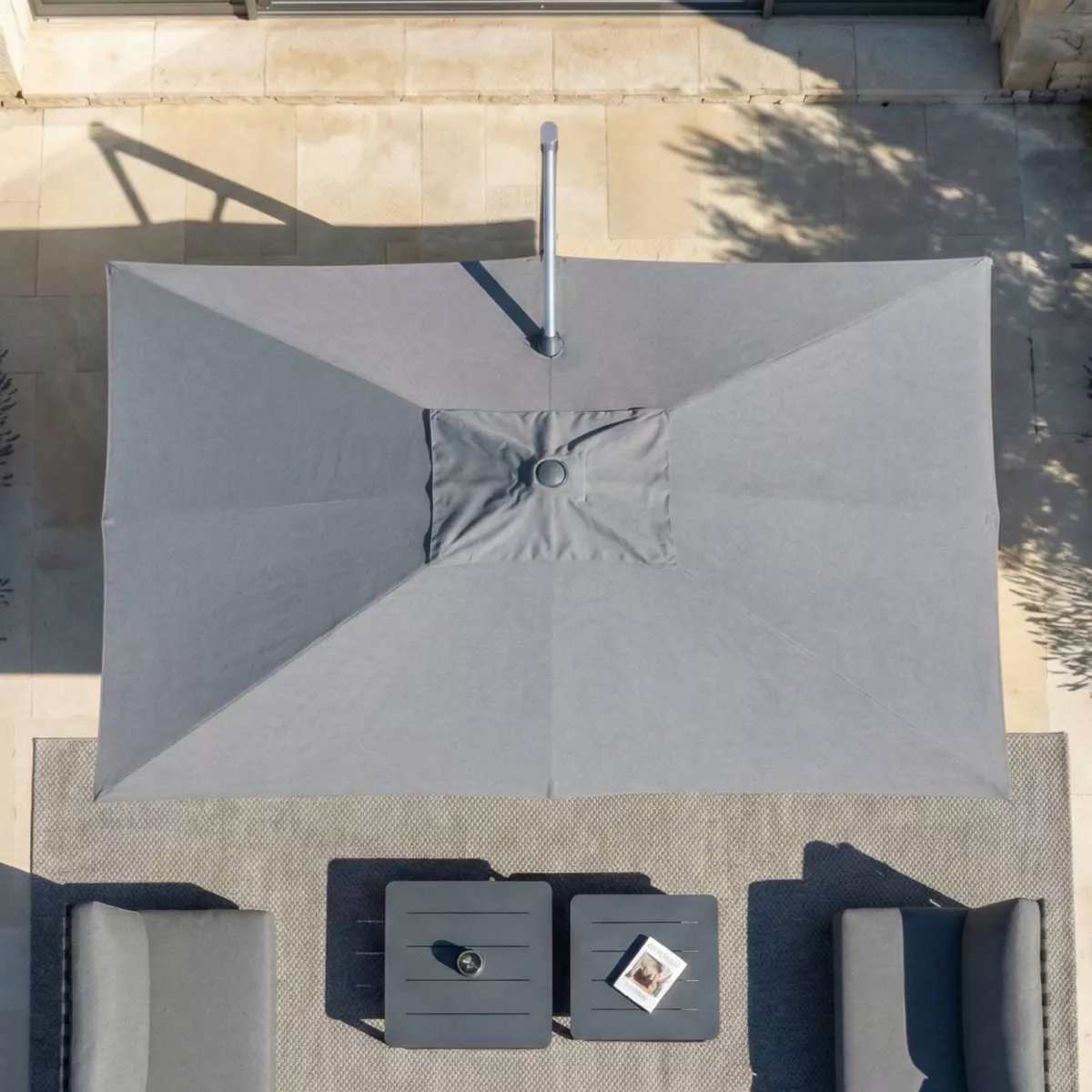 Parasol déporté rectangulaire aluminium avec pied (3 x 4 m) Elyra Anthracite et Gris
