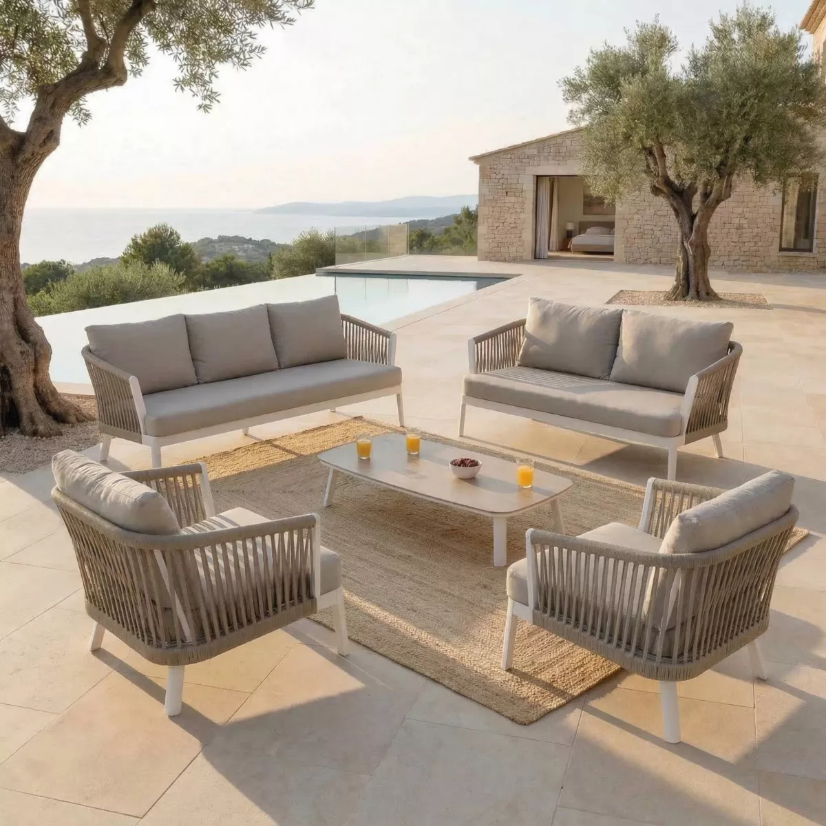 SALON DE JARDIN AMALFI  7 PLACES STRUCTURE BLANC ET COUSSINS TAUPE