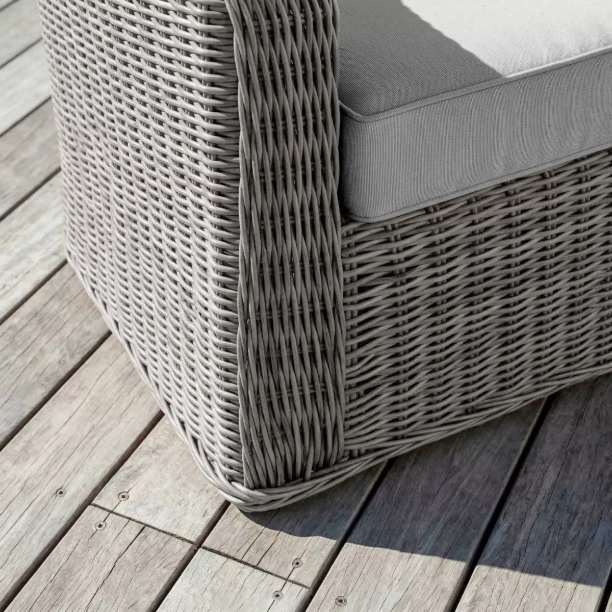 Salotto da giardino in resina intrecciata 5 posti 4 pezzi Calvi Grigio e grigio chiaro