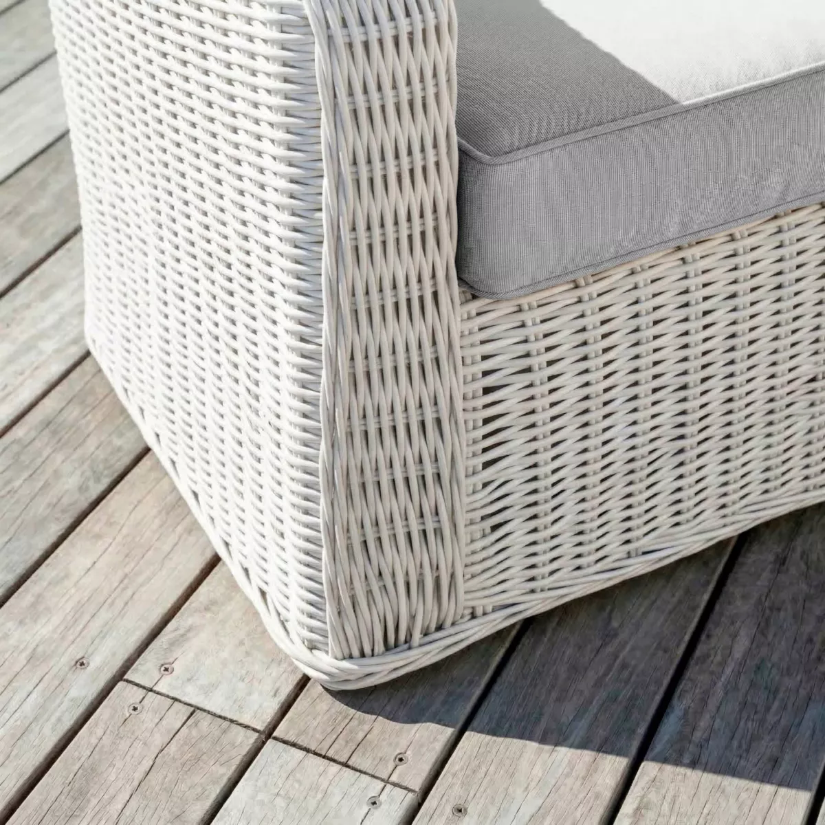 Canapé de jardin en résine tressée 3 places Calvi Blanc et gris clair