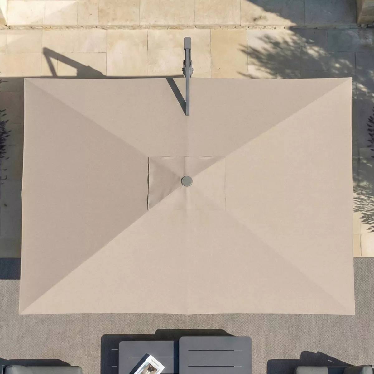 Ombrellone sporgente rettangolare in alluminio con base (3 x 4 m) Elyra Antracite e Tortora