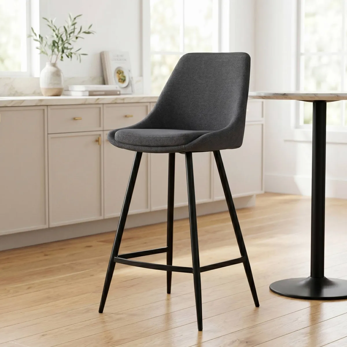 Set di 2 sedie per isola centrale con schienale in tessuto (Altezza seduta 67cm) Juno Grigio scuro