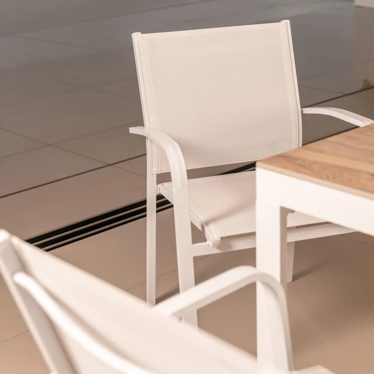 Sedia con braccioli da giardino impilabili Murano - Bianco 6