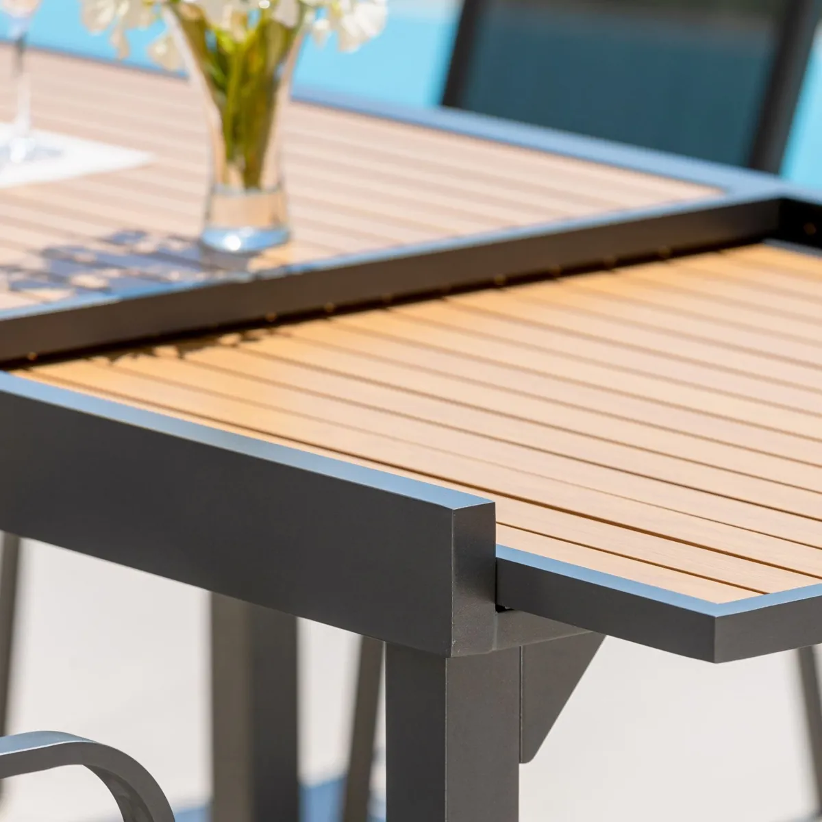 Tavolo da giardino allungabile 8 posti Alluminio effetto legno Murano (180 x 90 cm)- Grigio antracite 3