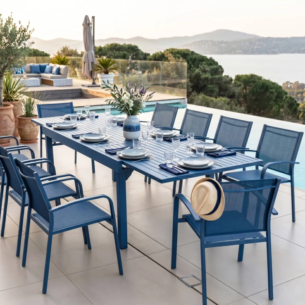Mesa de jardÃ­n extensible de aluminio 12 personas (200/320 x 100 cm) Murano Azul